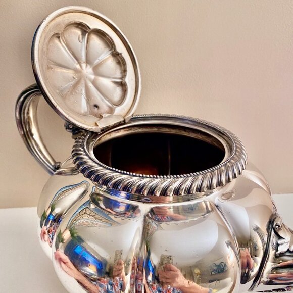 Vintage Silverplate Reed & Barton Teapot - Picture 8 of 13